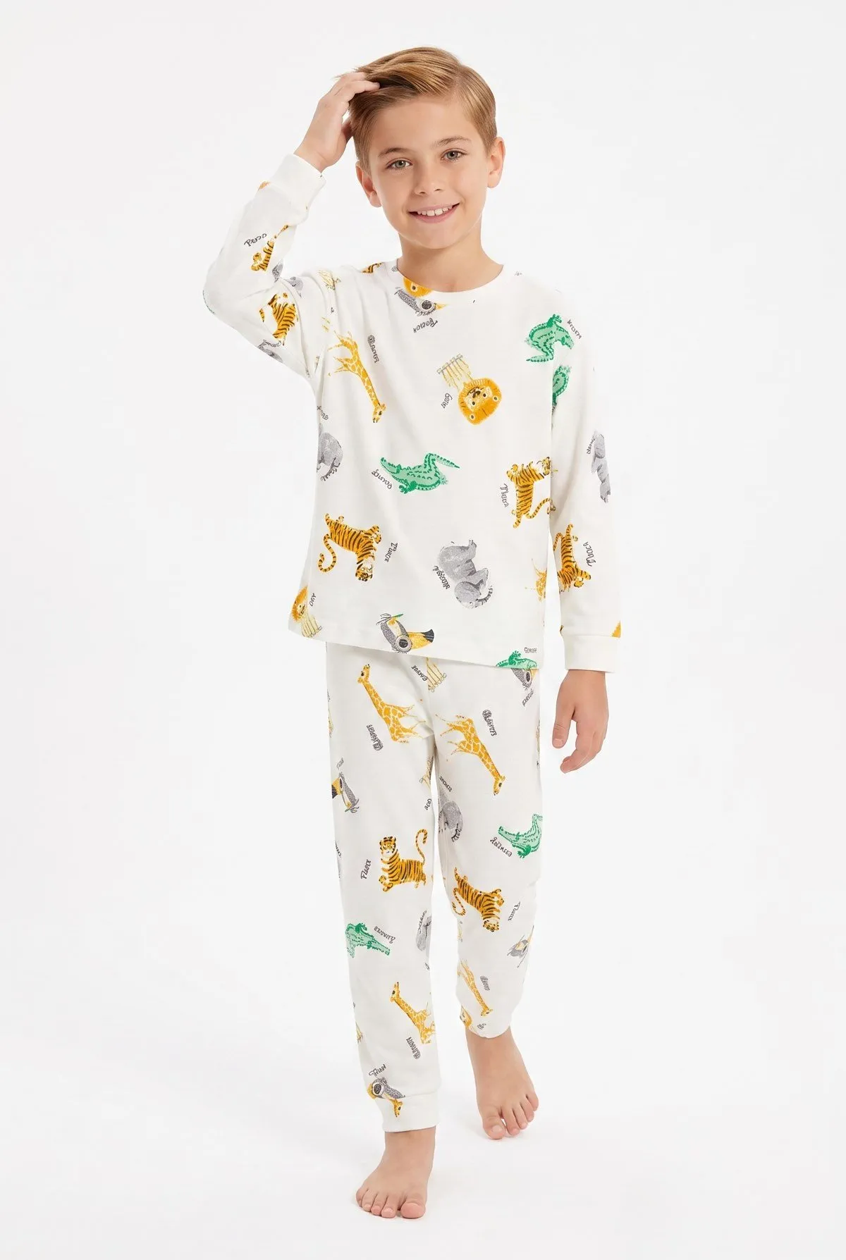 Erkek çocuk safari hayvan desenli pamuklu pijama takımı beyaz alt ve üst takım görünümü — Erkek Çocuk Safari Hayvan Desenli Pamuklu Pijama Takımı - Beyaz · PJ-61514-BYZ