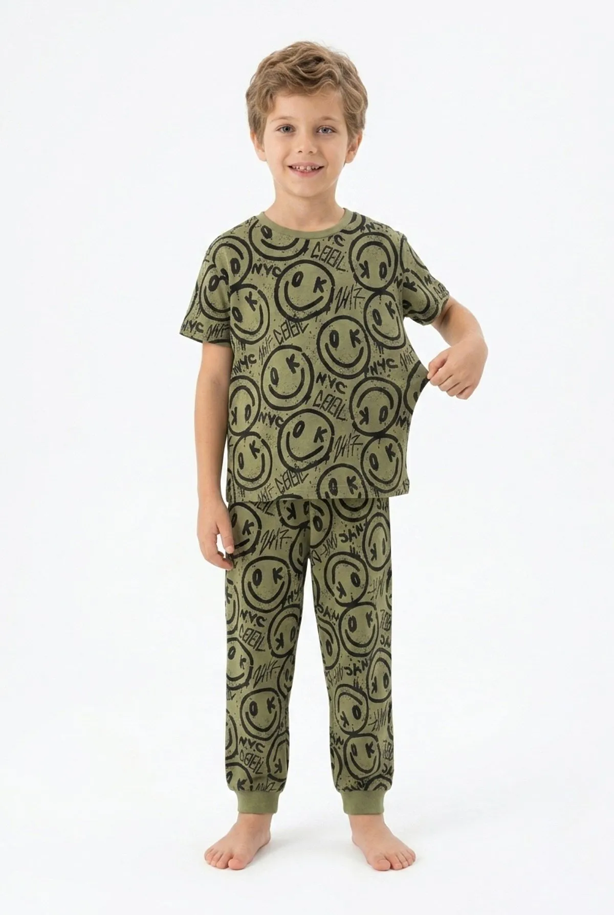 Erkek çocuk gülen yüz baskılı pamuklu pijama takımı haki alternatif ürün görseli — Erkek Çocuk Gülen Yüz Baskılı Pamuklu Pijama Takımı - Haki · PJ-41305-HAKI