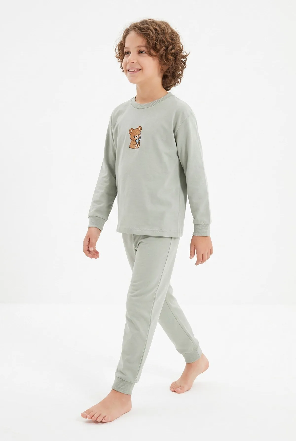 Erkek çocuk sevimli ayıcık baskılı pamuklu pijama takımı yeşil ürün detay görünümü — Erkek Çocuk Sevimli Ayıcık Baskılı Pamuklu Pijama Takımı - Yeşil · PJ-M5002-YESIL