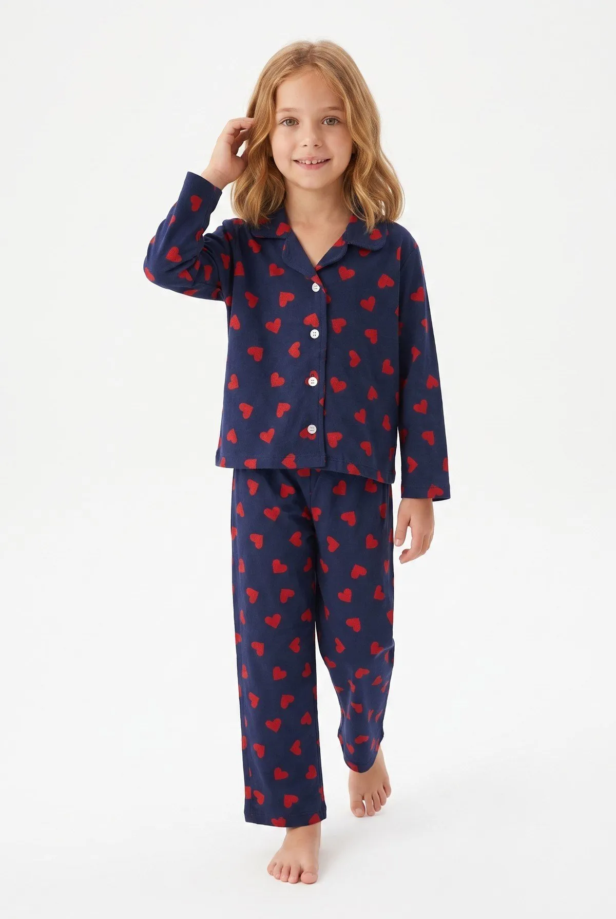 Kız çocuk düğmeli kalp baskılı pamuklu pijama takımı lacivert yan görünüm — Kız Çocuk Düğmeli Kalp Baskılı Pamuklu Pijama Takımı - Lacivert · PJ-D1009-LCV